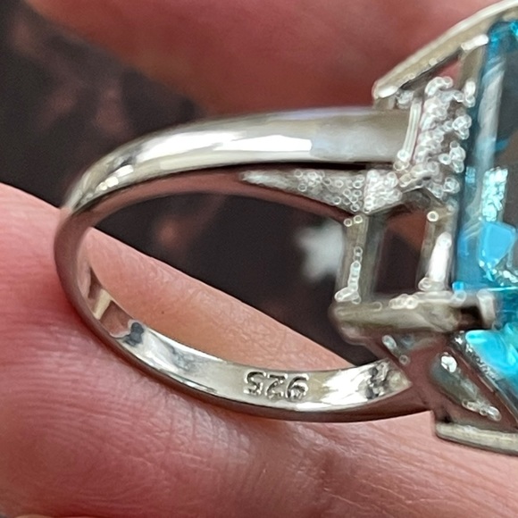 Solid sterling silver blue stone size 6 ring - Picture 7 of 8